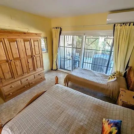 Stunning Felipe, With Private Pool & Hot Tub Вилла Альмохия